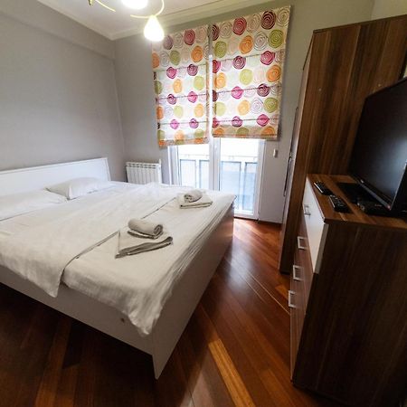 Lux Place Apartments Downtown Kragujevac Luaran gambar