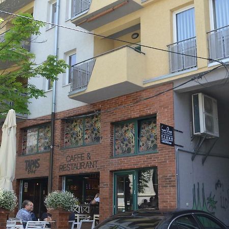 Lux Place Apartments Downtown Kragujevac Luaran gambar