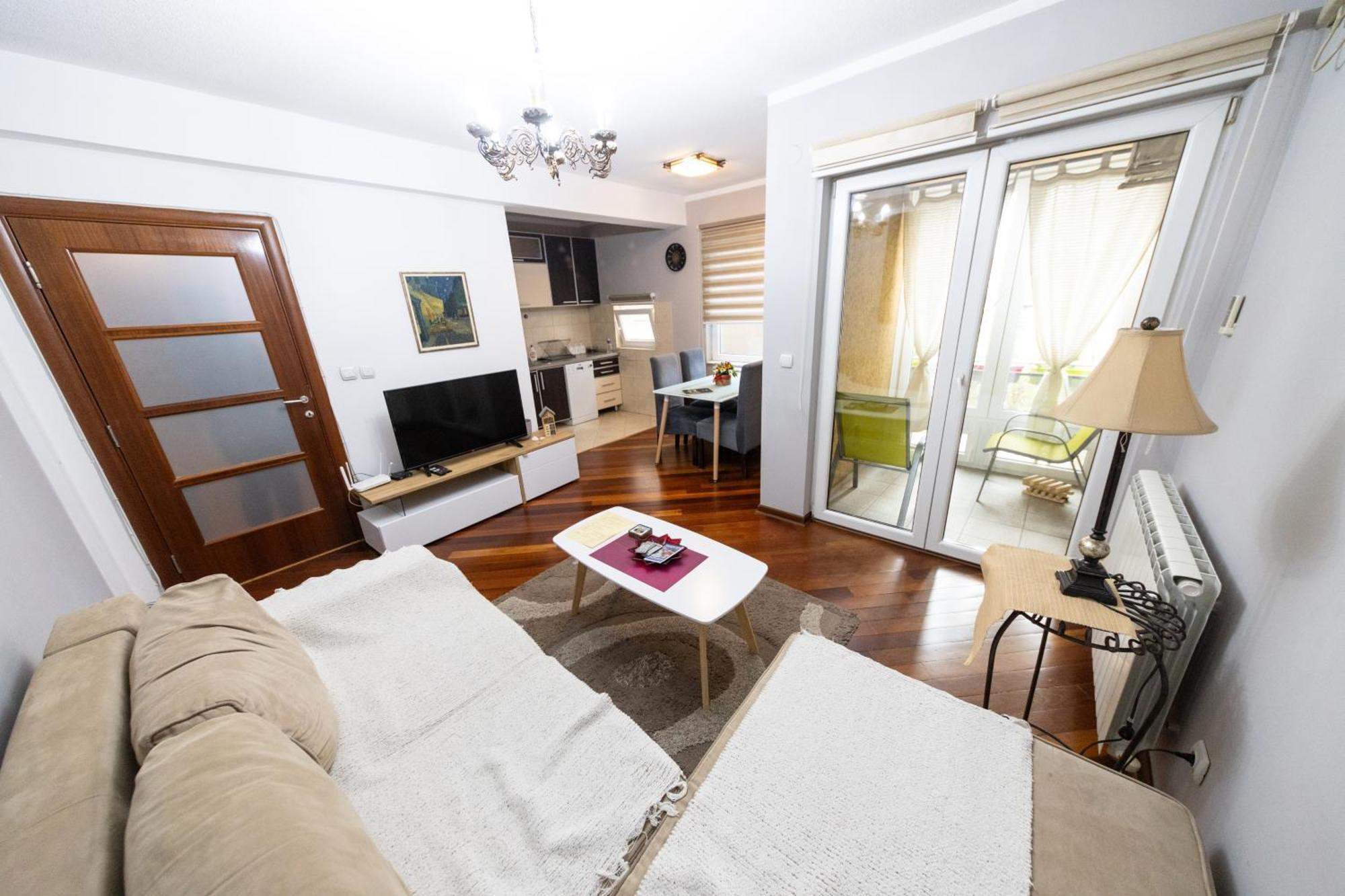 Lux Place Apartments Downtown Kragujevac Luaran gambar
