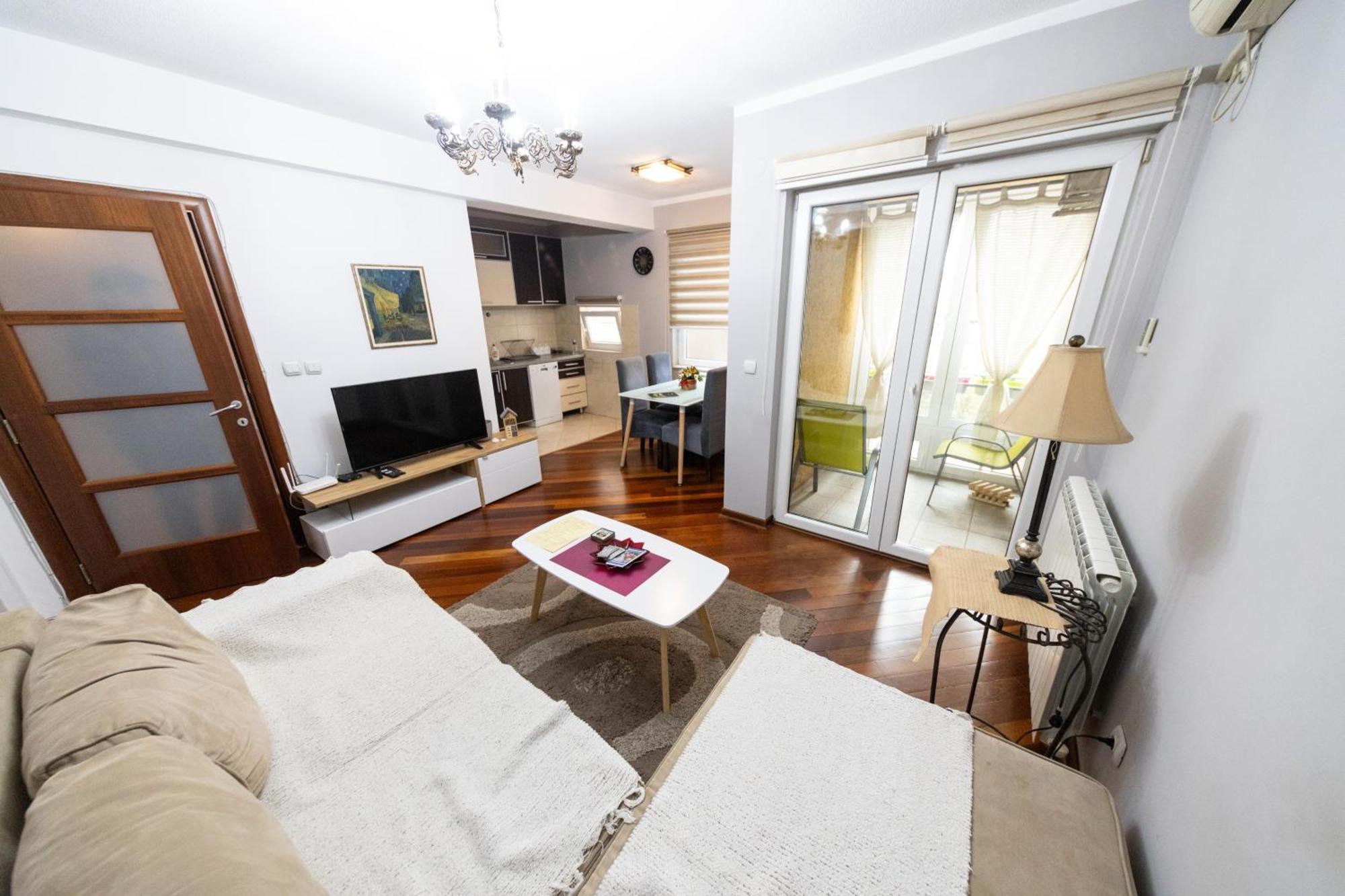 Lux Place Apartments Downtown Kragujevac Luaran gambar