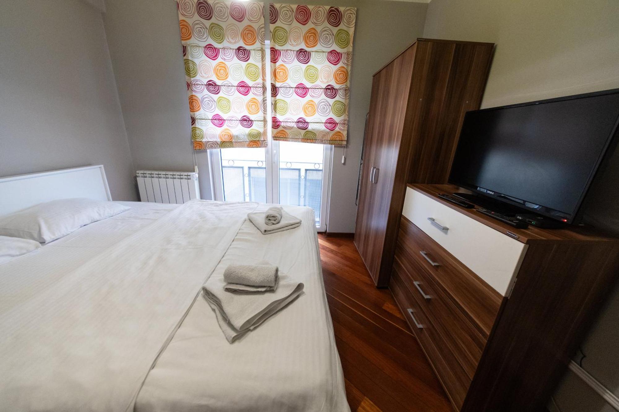 Lux Place Apartments Downtown Kragujevac Luaran gambar