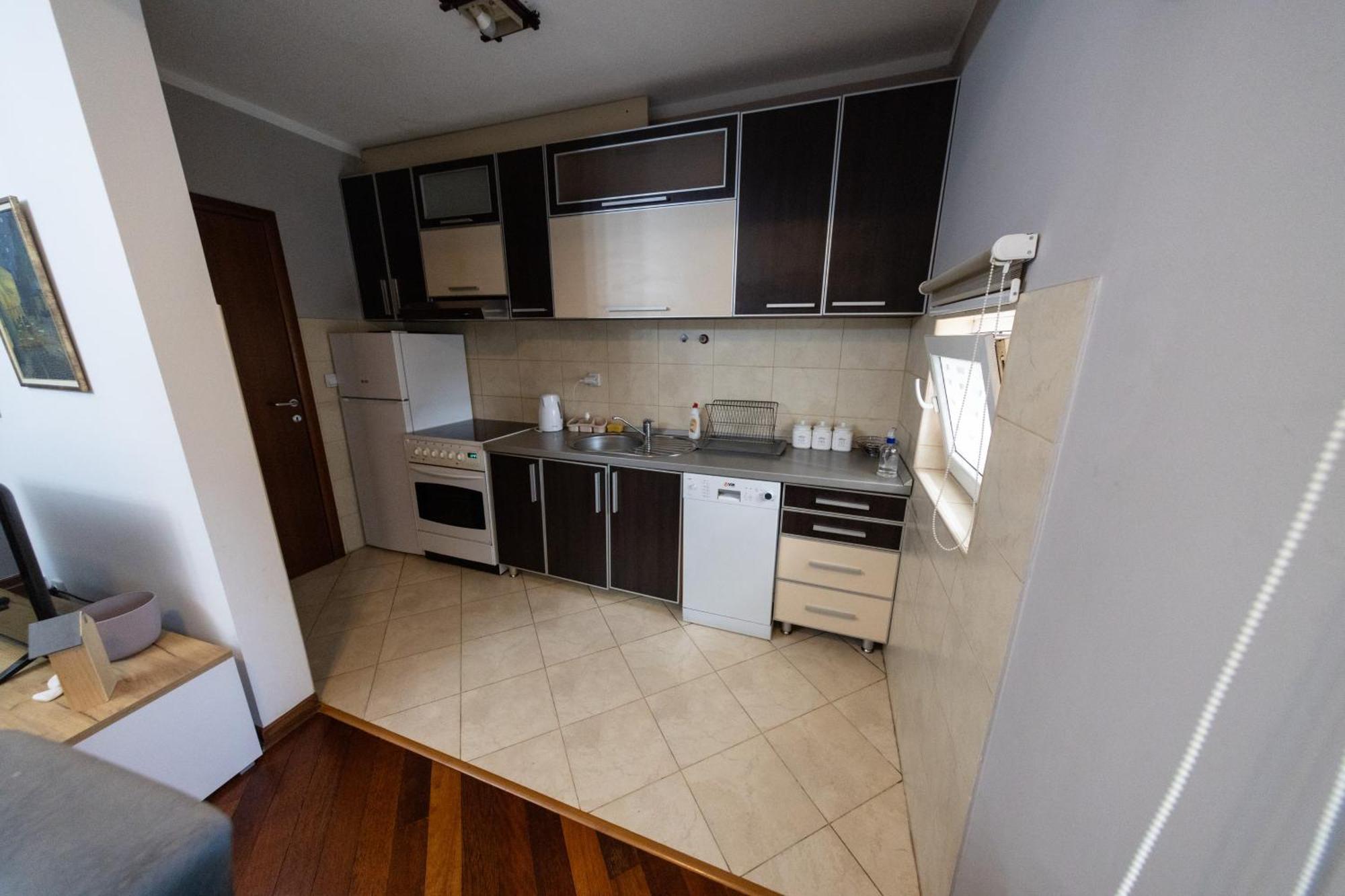 Lux Place Apartments Downtown Kragujevac Luaran gambar